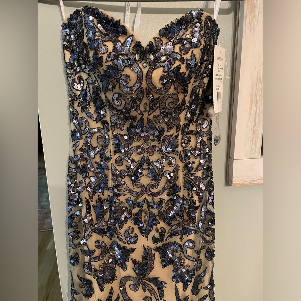 Sherri Hill NWT formal fitted